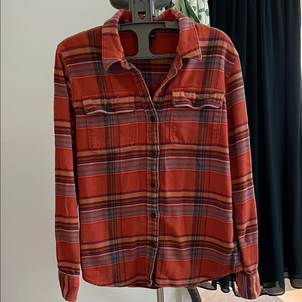 Patagonia plaid flannel button up